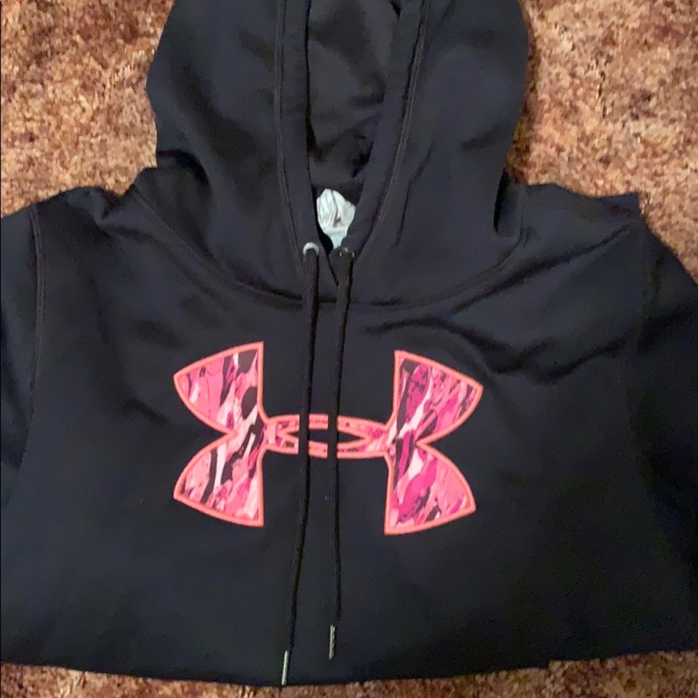 Under Armour black sweatshirt